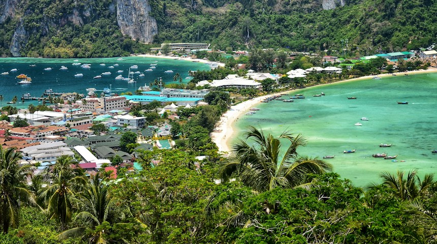 Clear blue water on a sunny day in the southern Thai islands