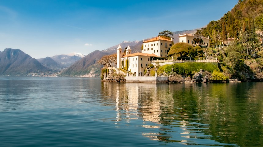 White villa on the shore of Lake Como