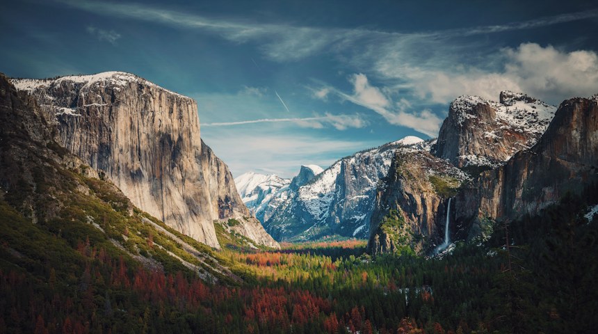 Snow-dusted granite cliffs in Yosemite National Park